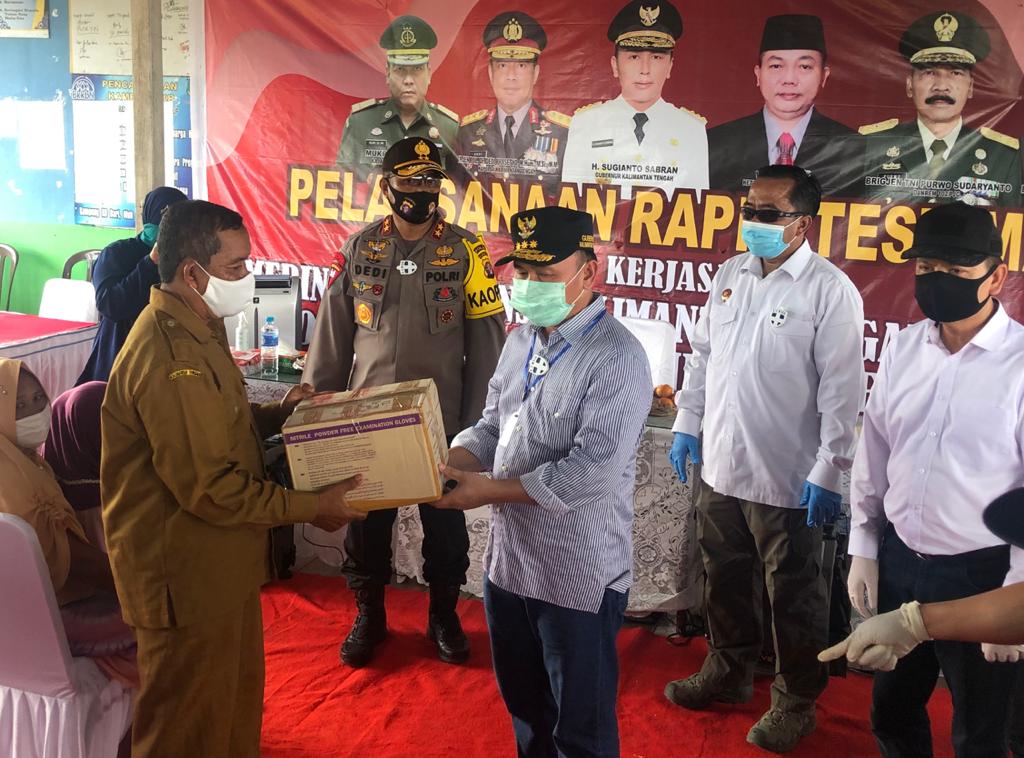 Warga di Kawasan Lumbung Pangan Nasional Ikuti Rapid Test