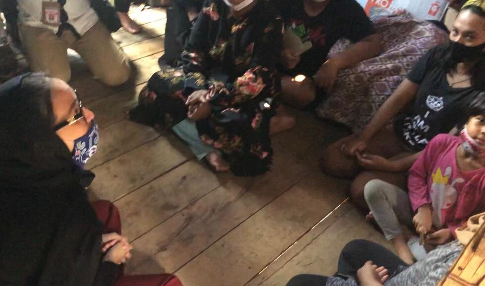 Prihatin Terhadap Latifah, Ketua TP-PKK Kalteng Beri Bantuan