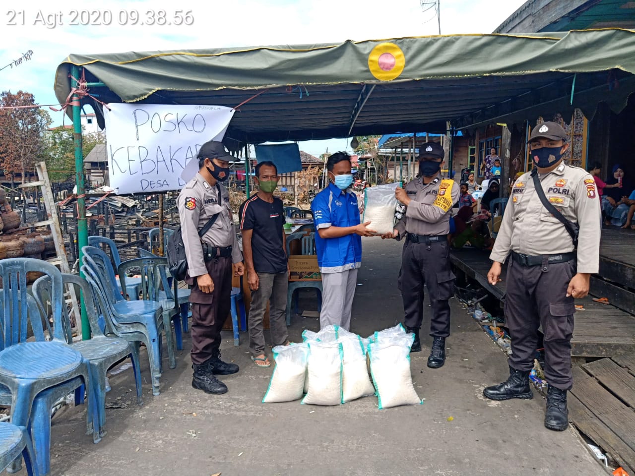 Polsek Dusun Hilir Serahkan Bantuan