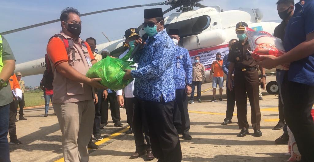 Terbangkan Tiga Helikopter Kirim Bansos Banjir ke Wilayah Terisolir