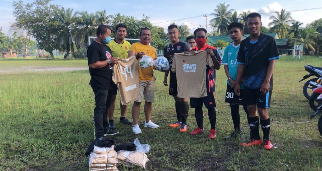 Peduli Olahraga, SIWO Kalteng Hadiahkan Ini Kepada Persepun FC