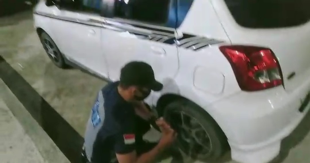 Lagi, Dishub Palangka Raya Kempes Ban untuk Parkir Liar