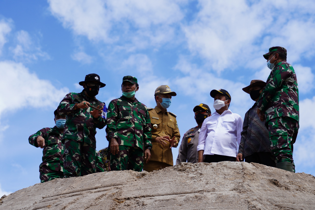 Dandrem Pjg Dampingi Wamenhan Tinjau Food Estate Singkong
