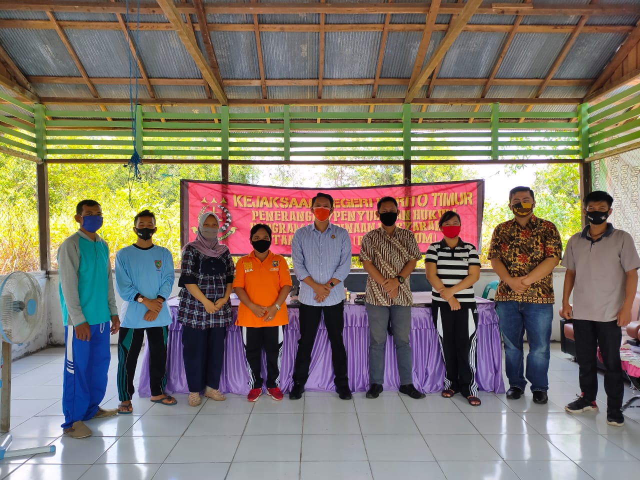 Kejari Bartim Sosialisasikan Prokes Kejari Bartim Sosialisasikan Prokes