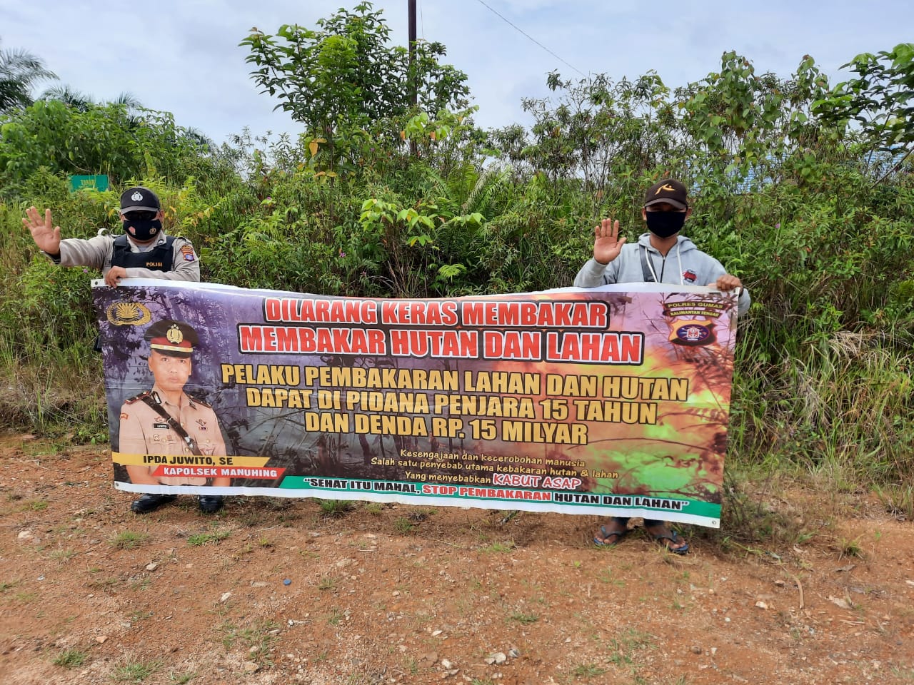 ANGGOTA POLSEK MANUHING RUTIN BERIKAN SOSIALISASI LARANGAN MEMBAKAR LAHAN PADA WARGANYA
