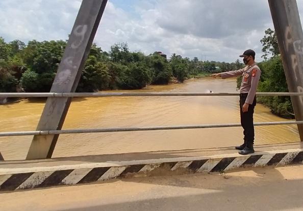 Polsek Kurun Rutin Cek Ketinggian Air Sungai
