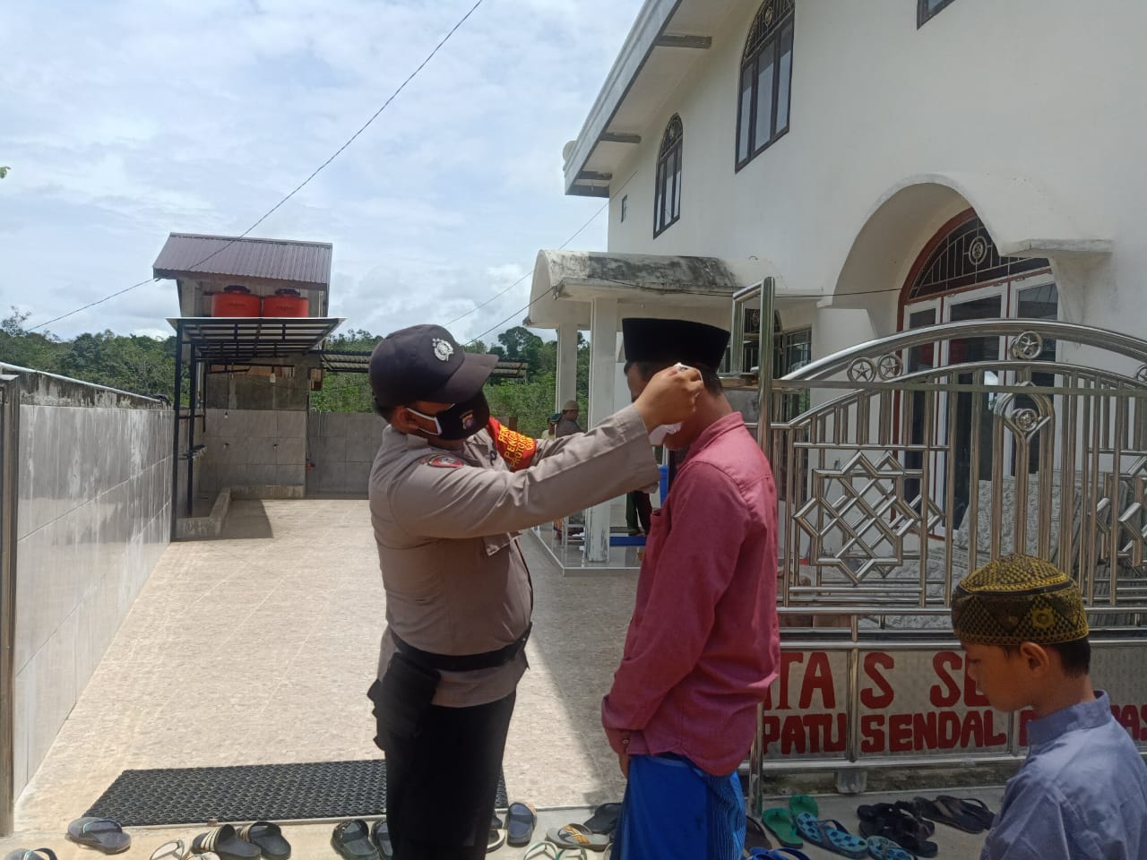 Ini Wujud Dukungan Polsek Manuhing Berangus Covid-19