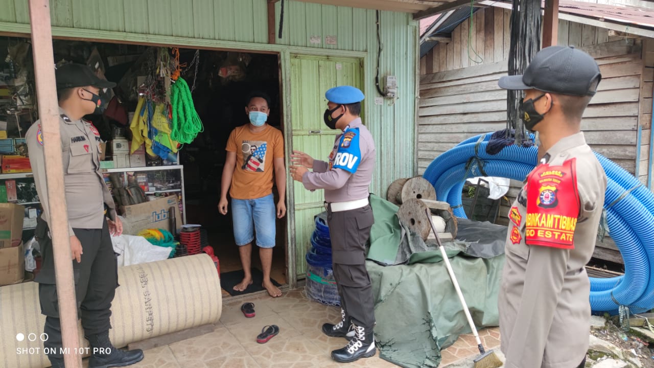 Ini Pesan Polisi saat Sambangi Warga Desa Tewai Baru