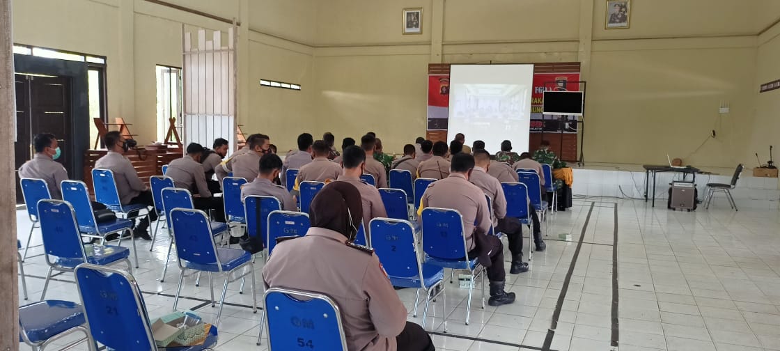 Jajaran Polres Gumas Dengarkan Arahan Kapolda Kalteng Secara Virtual