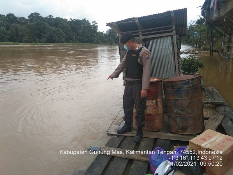 Polsek Tewah Rutin Tinjau Debit Sungai Kahayan