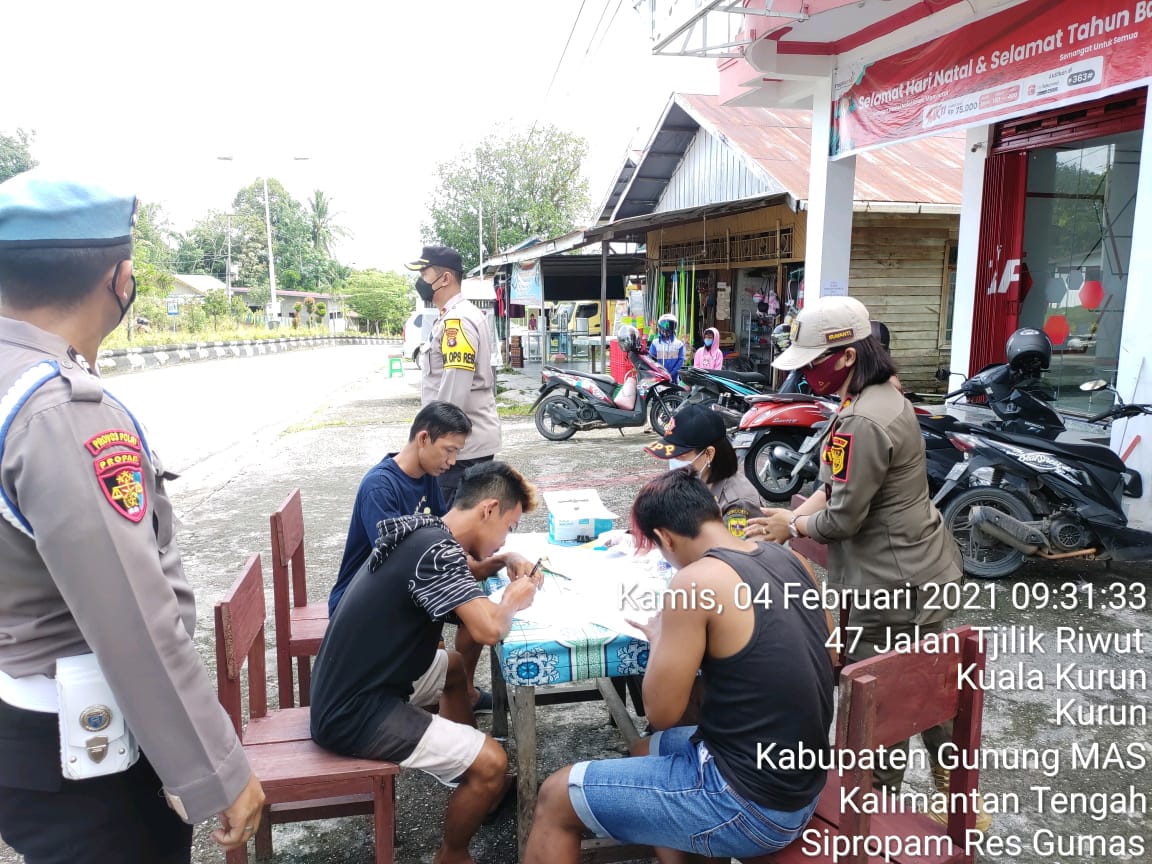 Polres Gumas Lanjutkan Bagi-Bagi Masker Gratis
