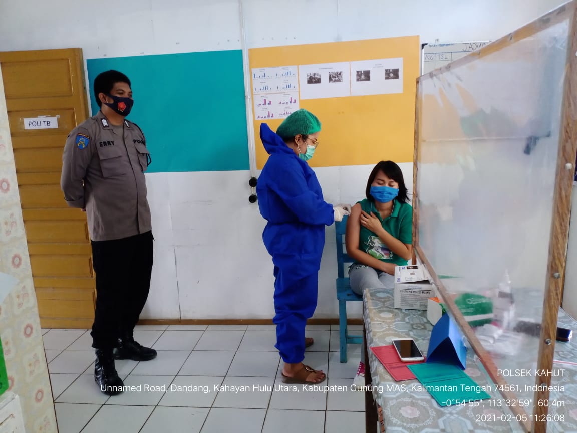 Polsek Kahut Awasi Proses Vaksinasi