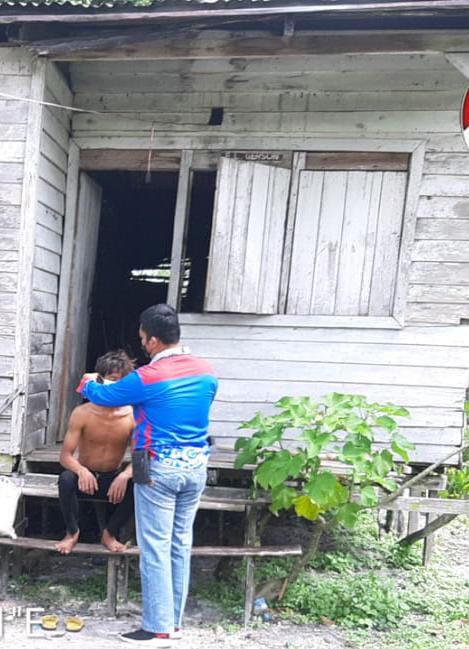 Polres Gumas Bagi Masker dari Rumah ke Rumah Polres Gumas Bagi Masker dari Rumah ke Rumah