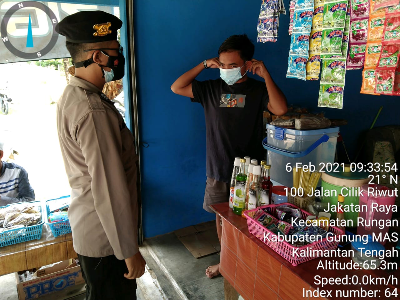 Seraya Bagikan Masker, Polisi Imbau Warga Patuhi Prokes
