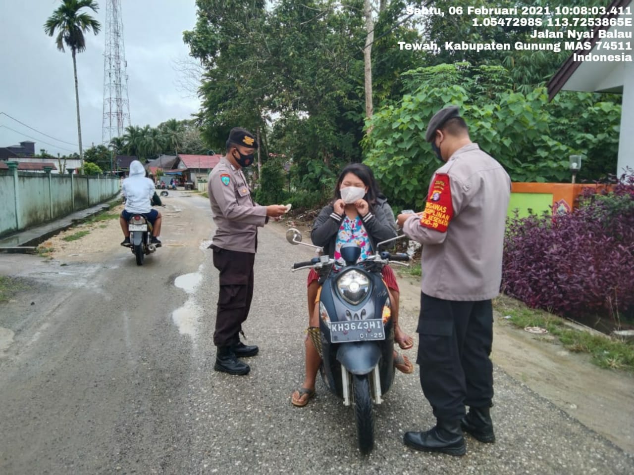 Polsek Tewah Kembali Gelar Razia Masker Polsek Tewah Kembali Gelar Razia Masker