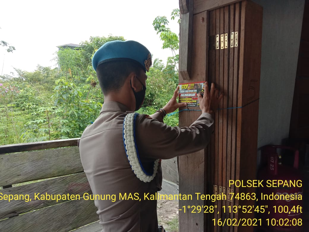 Melalui Pamflet/Stiker Imbauan, Polsek Sepang Sosialisasikan Larangan Karhutla