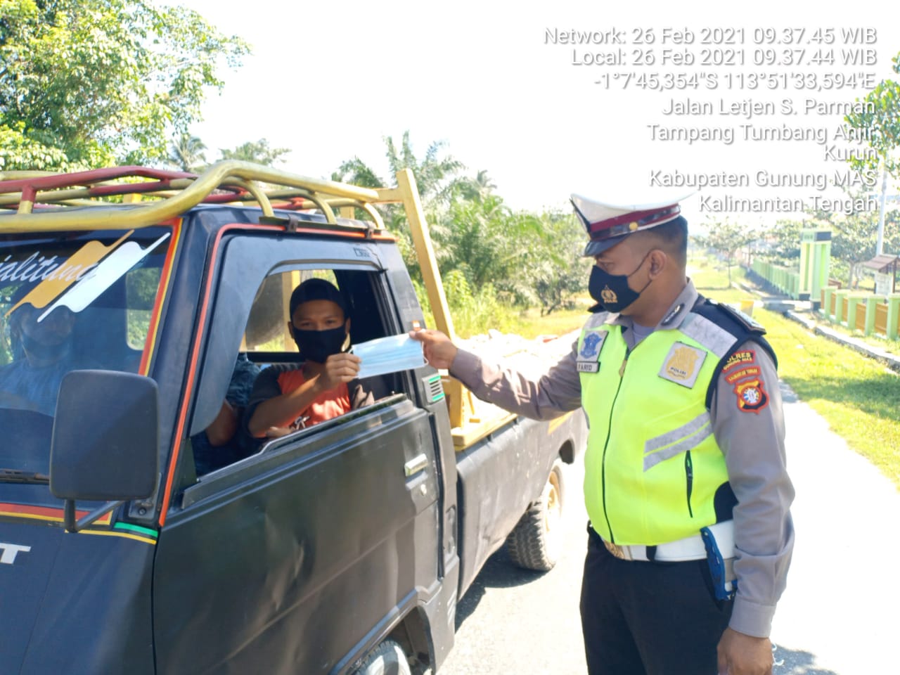 Satlantas Polres Gumas Kembali Bagikan Masker Gratis