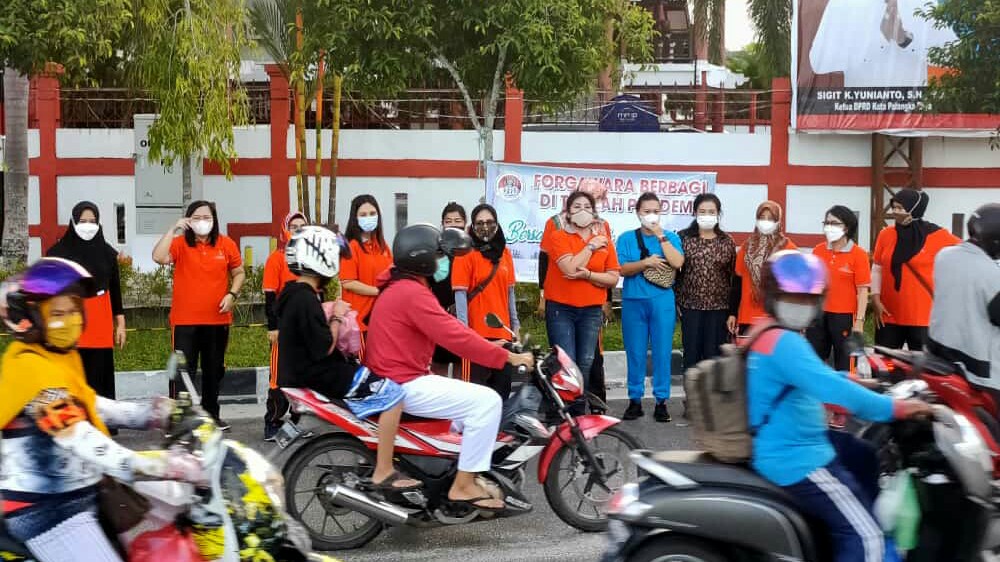 Peduli Masyarakat Forgawara Kota Berbagi Takjil