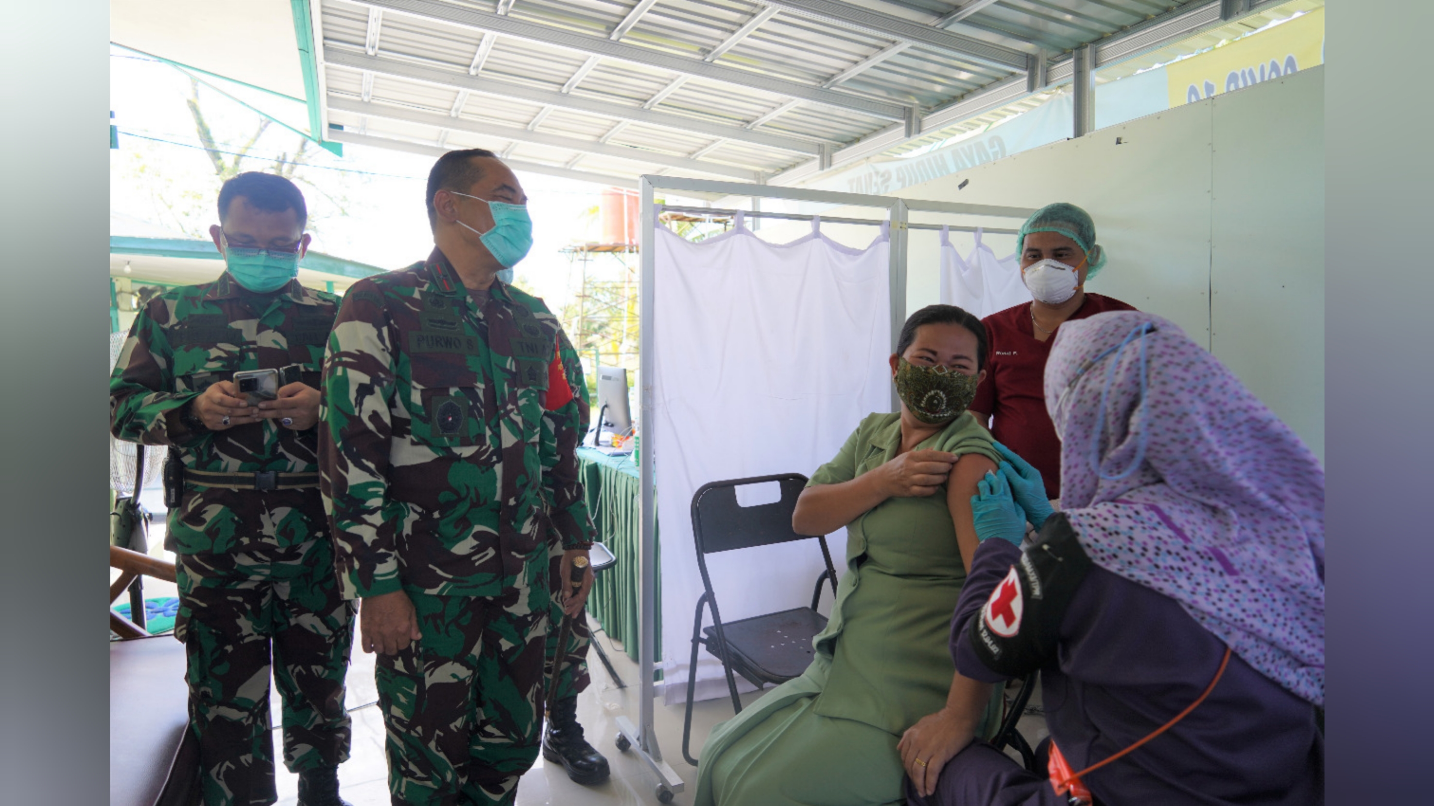 Jalani Program Vaksinasi, Danrem Motivasi Ibu-Ibu Persit