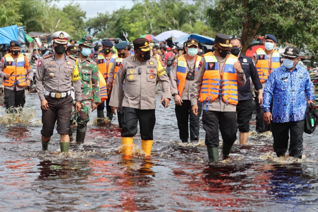 Kapolda Kalteng Cek Banjir Di Penda Barania