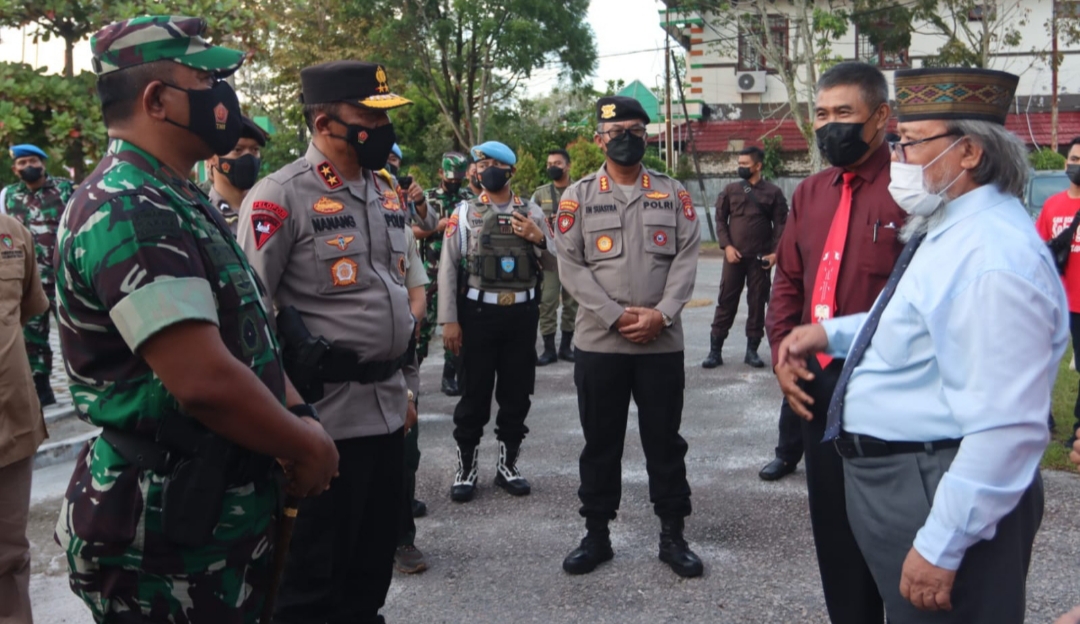 Polda Kalteng bersama Korem 102/Pjg Sambangi Gereja