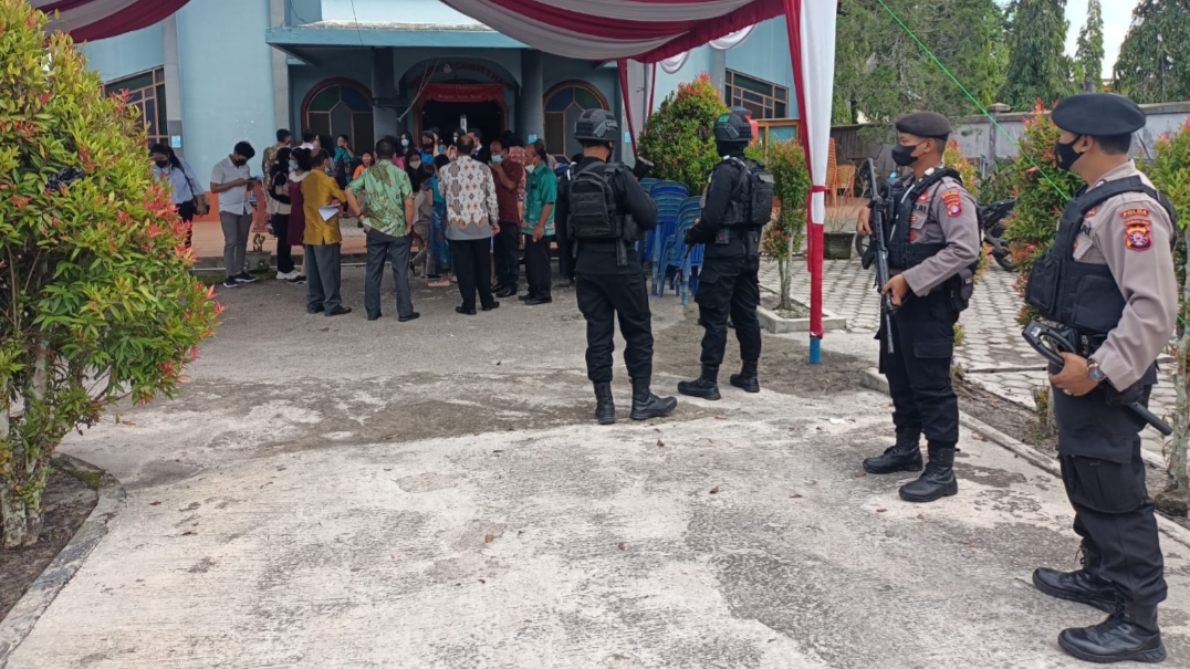 Beri Rasa Aman, Personel Polda Kalteng Amankan Ibadah Umat Kristiani