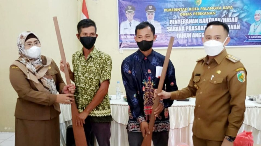 Walikota Serahkan Bantuan Sapras di Empat Kelurahan