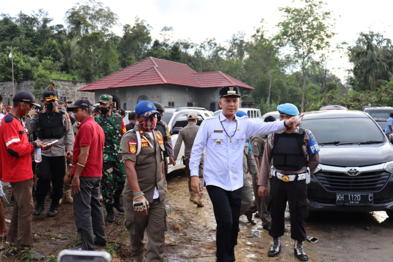 Bupati Gumas Cek Pos Terpadu di Kelurahan Sepang
