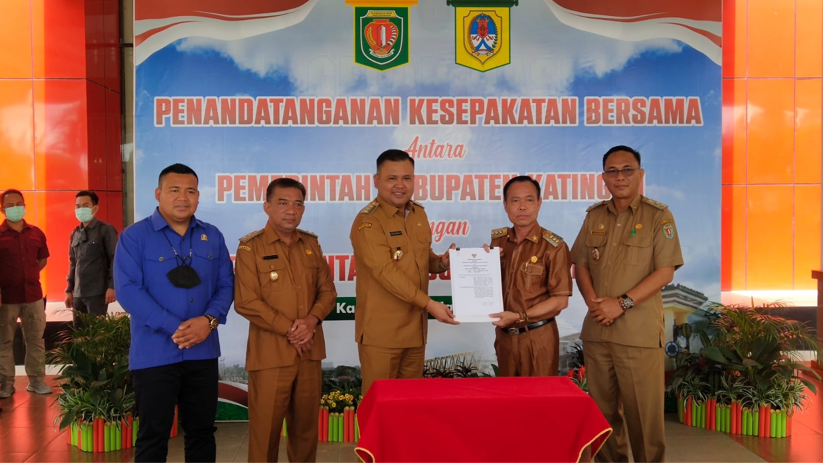 Pemkab Katingan Bersama Pemkab Melawi Teken MoU