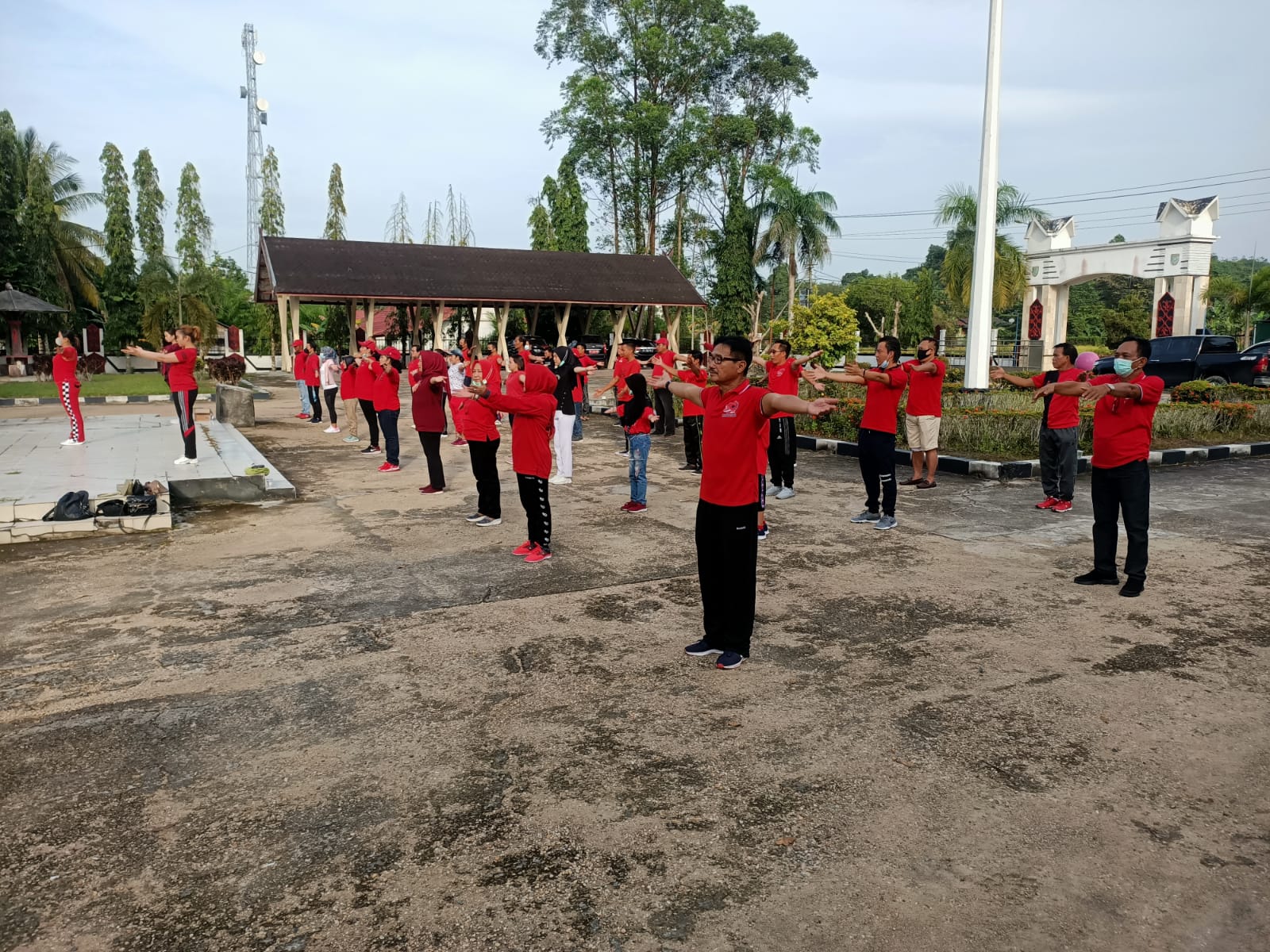 DPC PDIP Barsel Gelar Senam Bersama