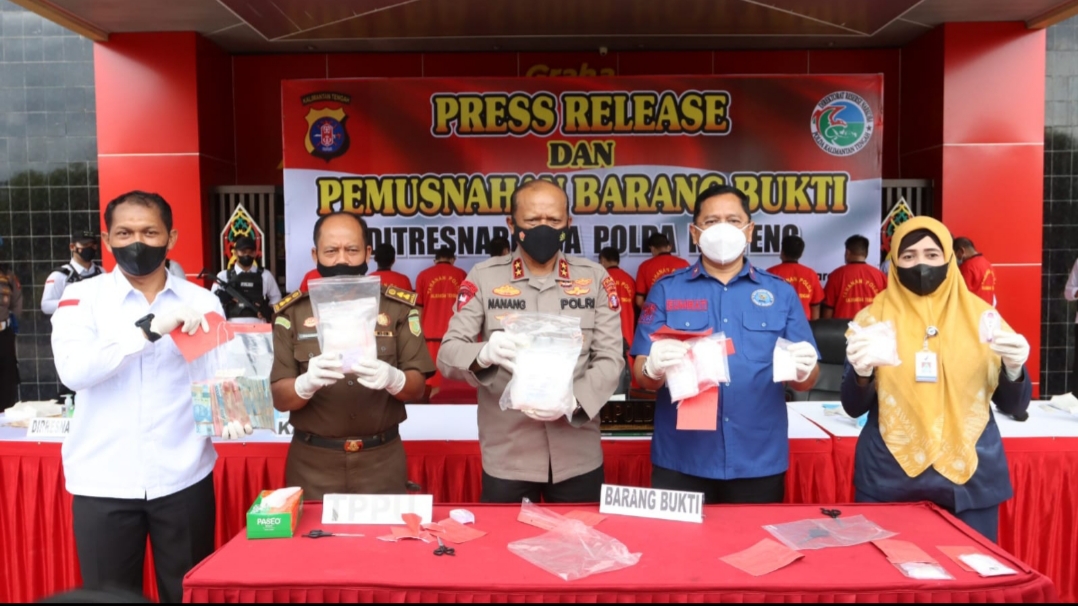 Polda Kalteng Musnahkan Dua Kilogram Sabu