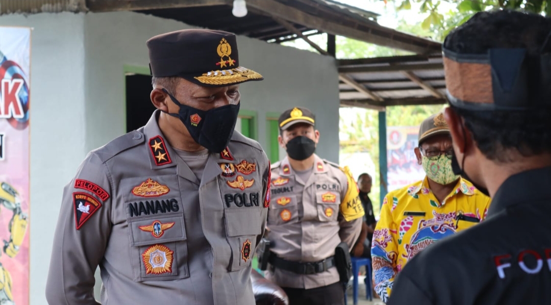 Tinjau Vaksinasi di Gumas, Kapolda Kalteng Bagikan Bansos