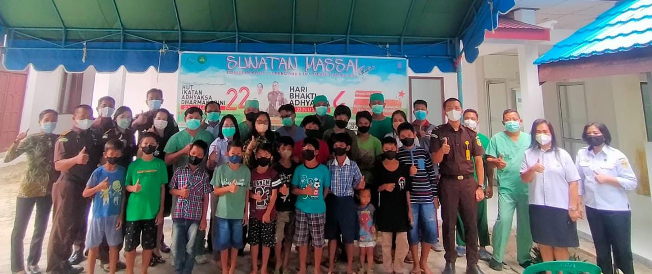Khitanan Massal dan Donor Darah di Hari Bhakti Adiyaksa