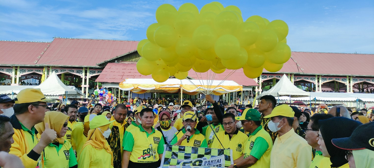 Meriahkan HUT Partai Golkar,  Ribuan Masyarakat Palangka Raya Ikuti Jalan Sehat