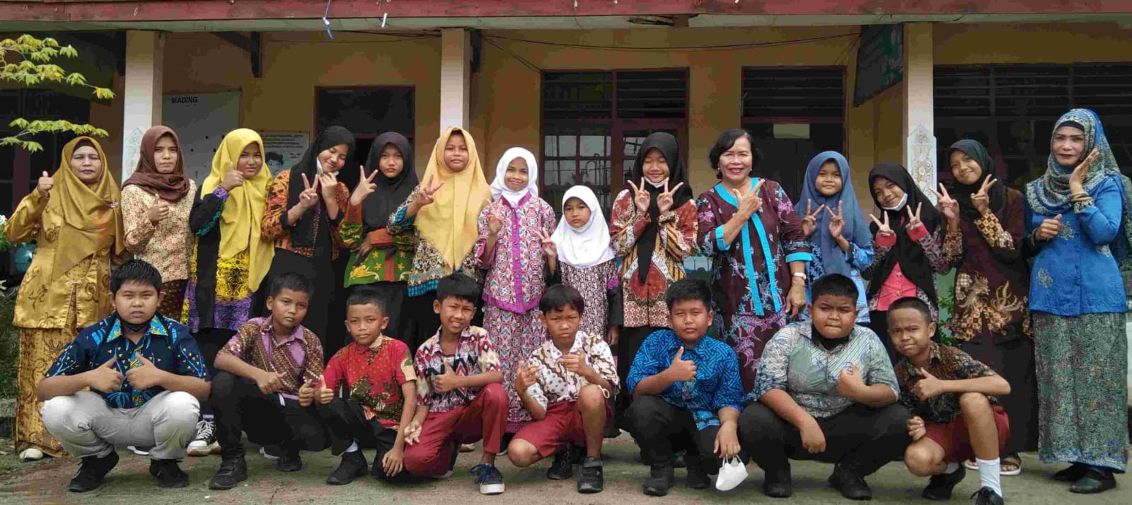 Ini Cara SDN 2 Baamang Tengah Peringati Hari Batik Nasional