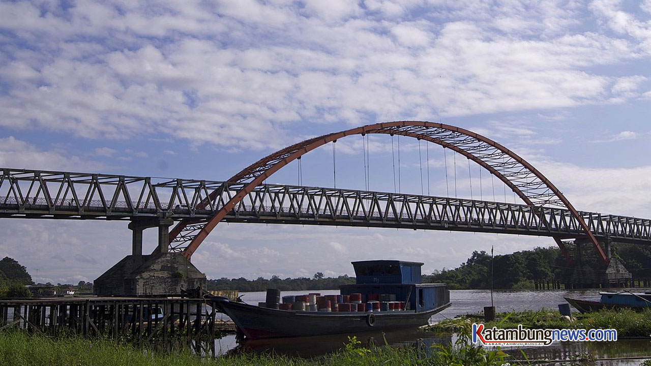 Ada Perempuan Melopat dari Jembatan Kahayan