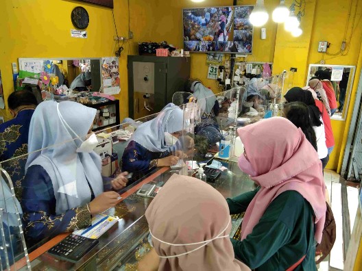 Harga Emas Turun Minat Pembeli Beralih ke Jenis 24 Karat
