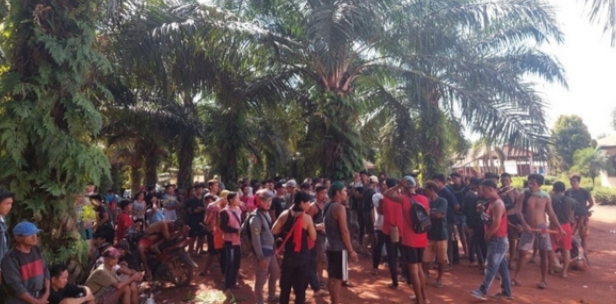 Personel Polres Kotim Kawal Unjuk Rasa Warga ke PT. BAS dan PT. BSP