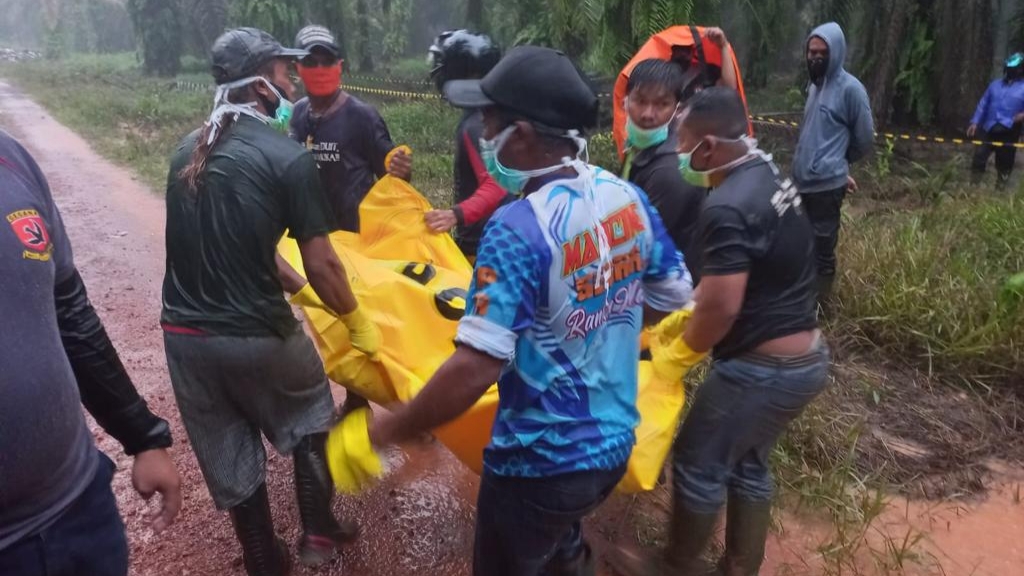 Sesosok Jasad Pria Ditemukan Warga Mengapung di Parit Kebun Sawit