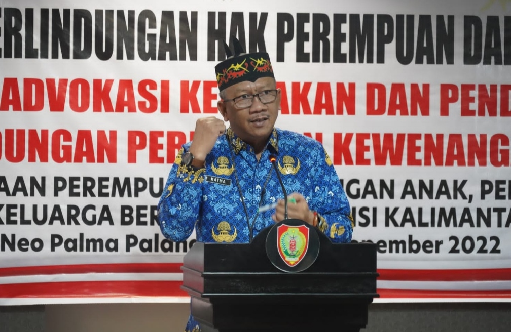 Asisten Pemerintahan dan Kesra Setda Provinsi Kalteng Membuka Sosialisasi Kebijakan Perlindungan Hak Perempuan Dalam Situasi Darurat