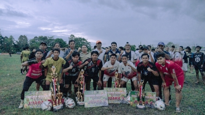 SMAN 1 MHS Juara Turnamen Sepak Bola Piala PT RMU