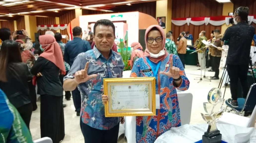 Sekda Palangka Raya Terima Penghargaan Kampung Iklim Tingkat Nasional