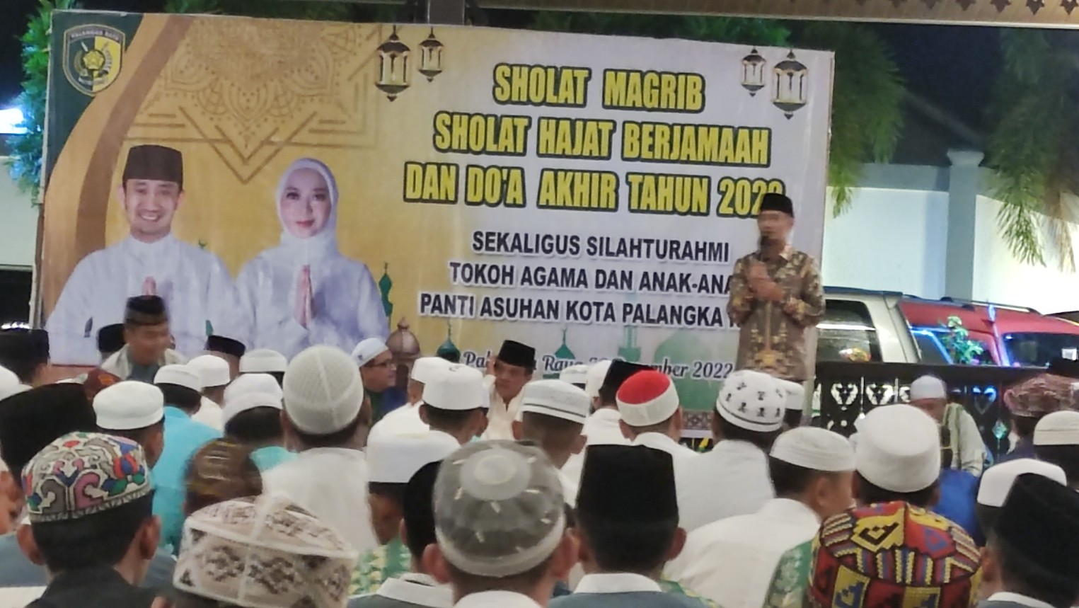 Walikota Palangka Raya Gelar Sholat Hajat Berjamaah Doa Akhir Tahun  2022
