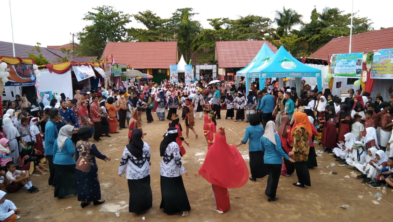 Siswa SD Sekecamatan Baamang Ikuti Pentas Seni dan Pameran