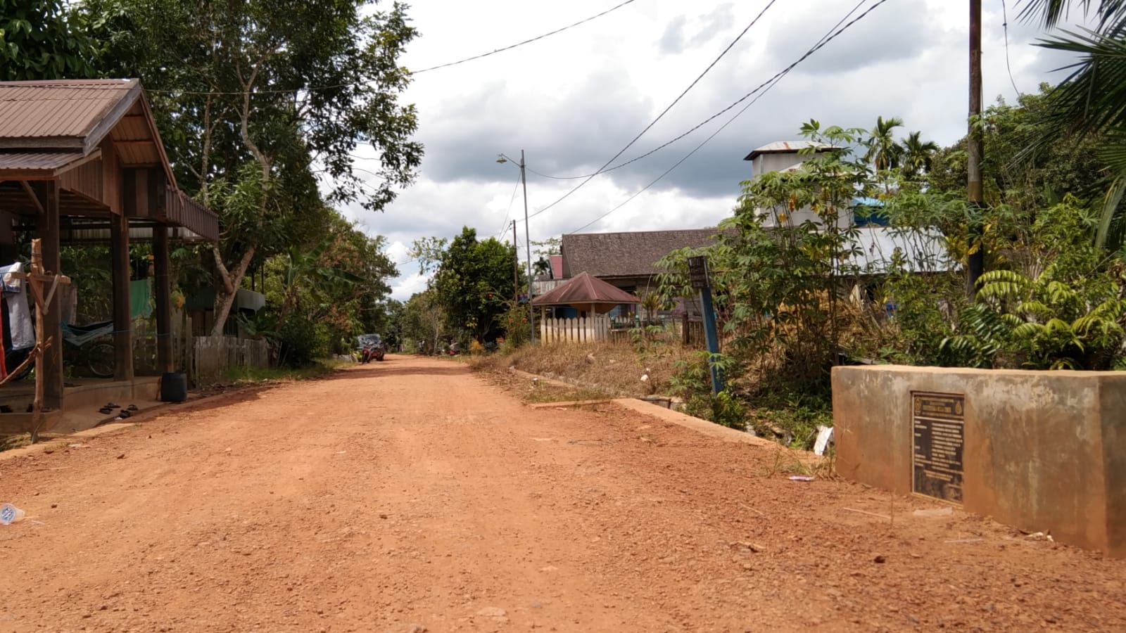 Tahun Pertama Kerjasama dengan PT. RMU, Pemdes CMT Tingkatkan Jalan Desa