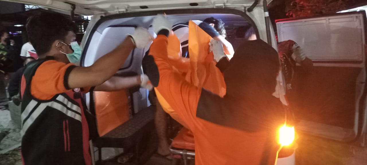 Warga Temukan Sesosok Mayat Disebuah Barak Jalan Lumba-Lumba
