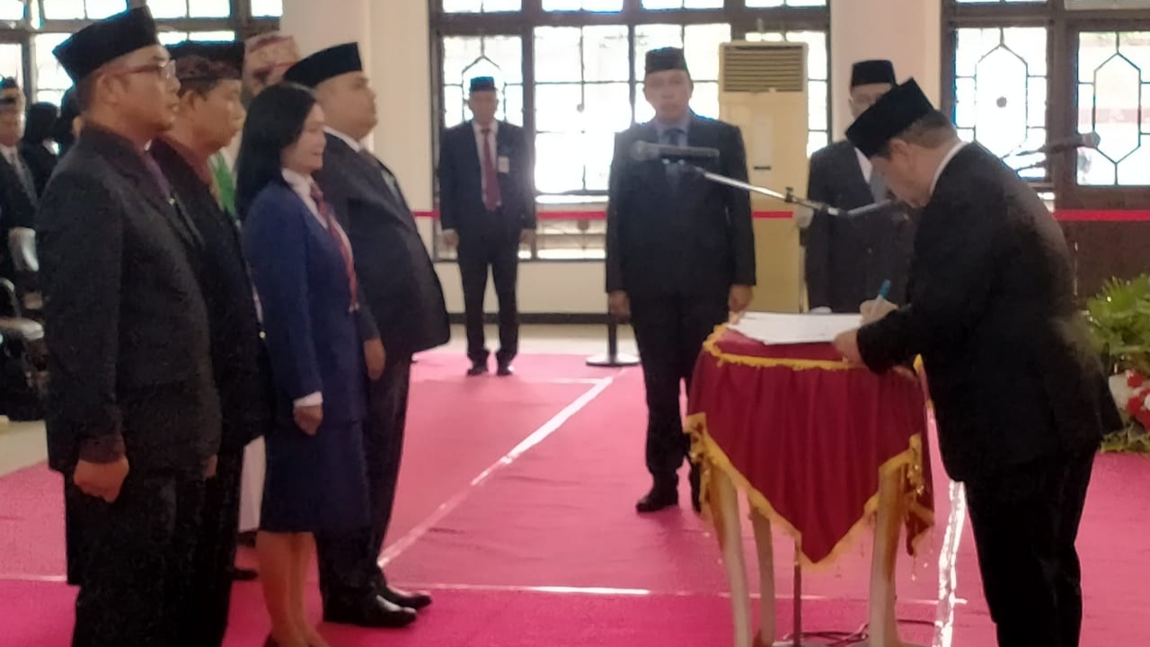 Kabinet Halikinnor Bergeser, 9 Pejabat Eselon II dan 8 Pejabat Administrator Duduki Posisi Baru