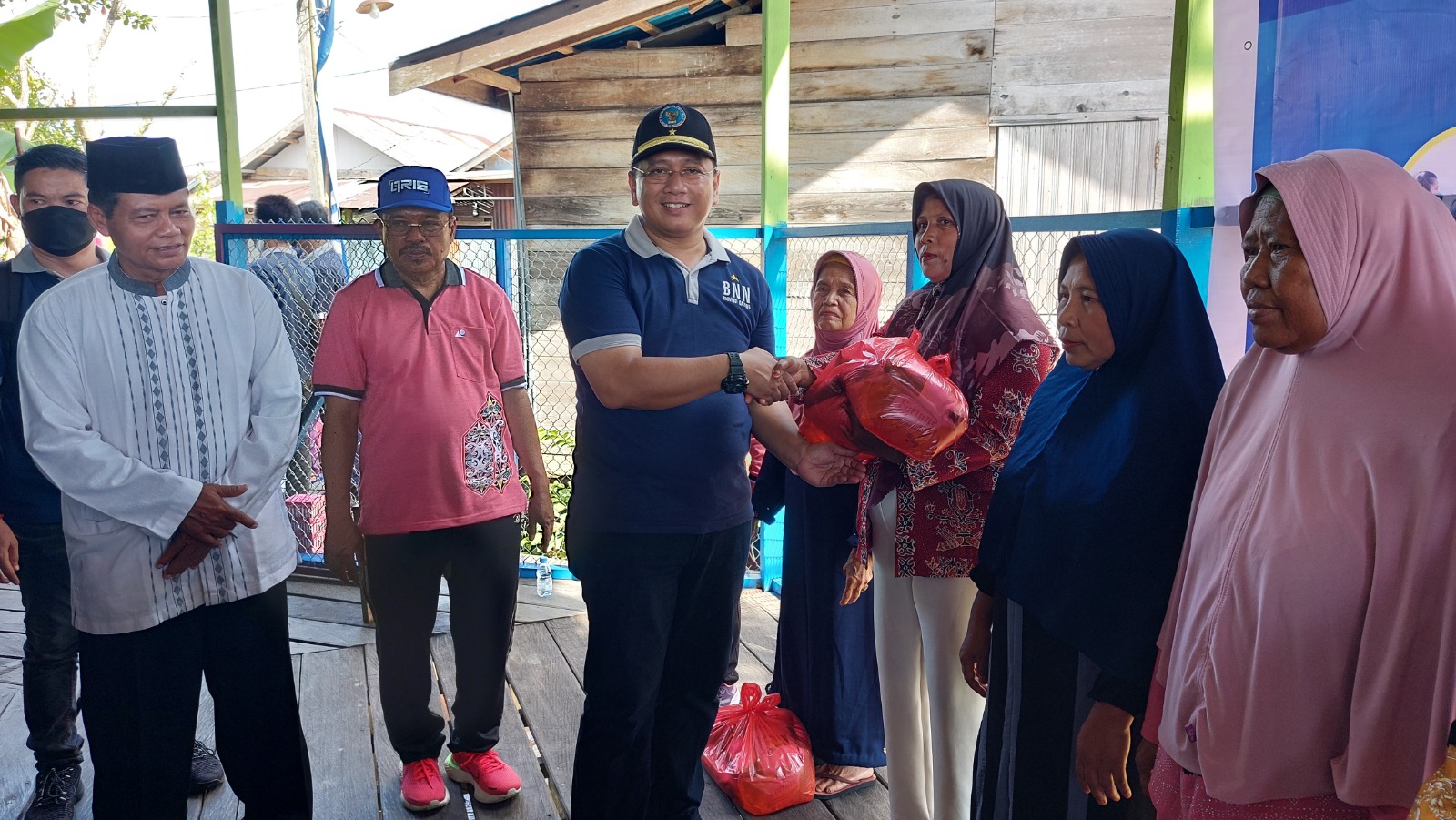 BNNP Kalteng Isi HUT BNN RI ke -21 dengan Bakti Sosial di Kampung Puntun