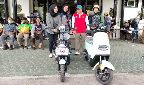 Meriahkan Hari Bakti Rimbawan ke-40, Dinas Kehutanan Provinsi Kalteng Gelar Jalan Sehat