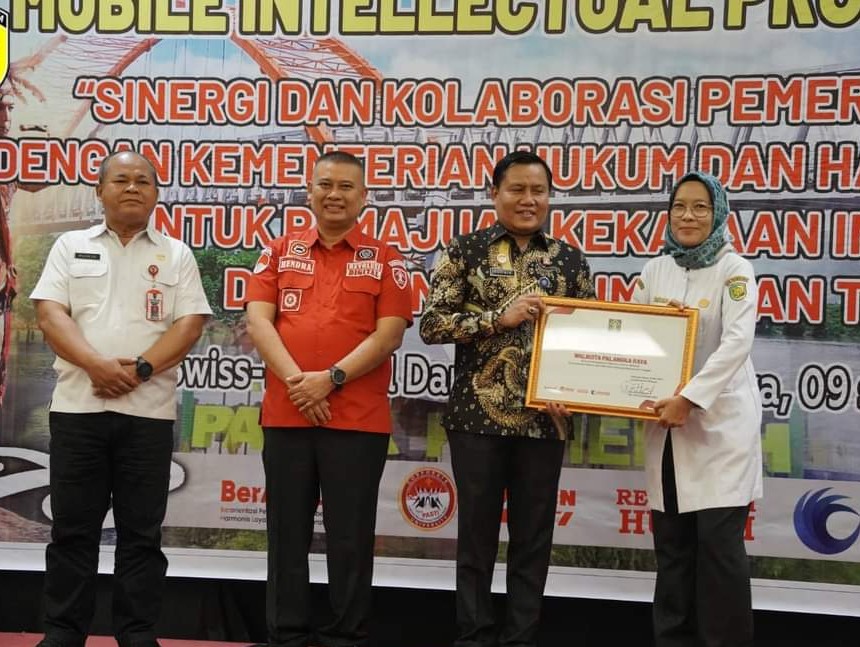 Pemko Palangka Raya Terima Penghargaan Peduli HAM